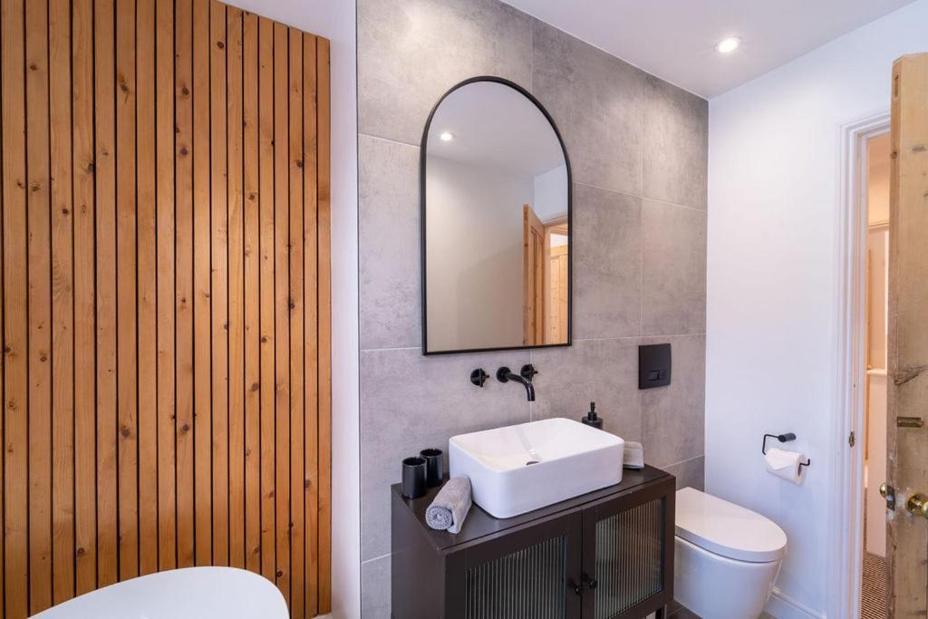 Elegant 3 Bedroom Home In The Centre Of Cheltenham Extérieur photo