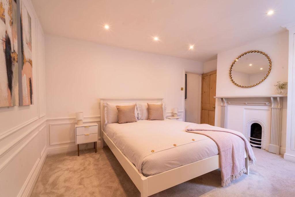 Elegant 3 Bedroom Home In The Centre Of Cheltenham Extérieur photo