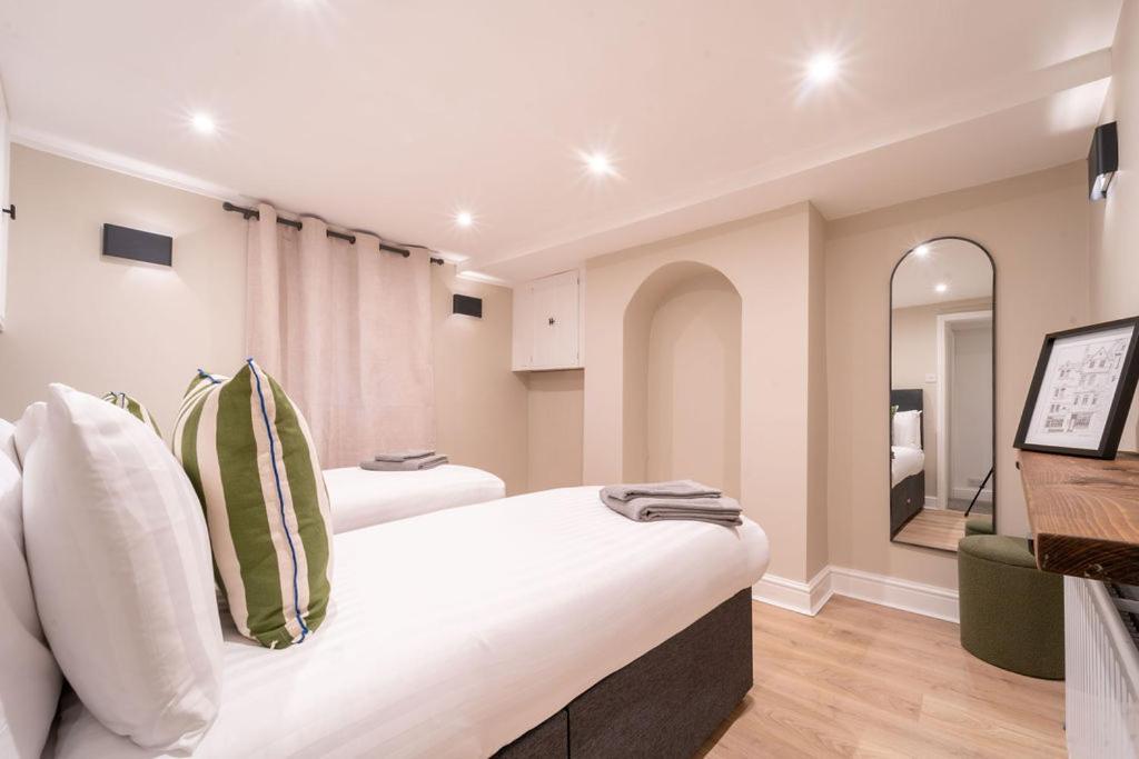 Elegant 3 Bedroom Home In The Centre Of Cheltenham Extérieur photo