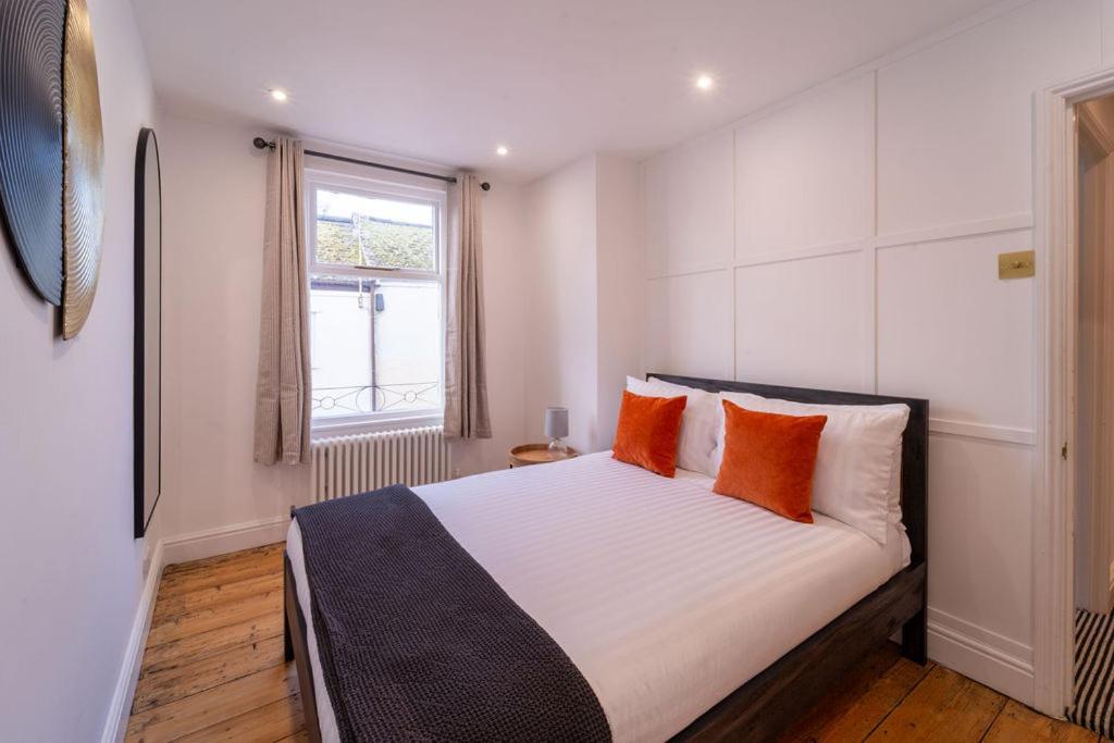 Elegant 3 Bedroom Home In The Centre Of Cheltenham Extérieur photo