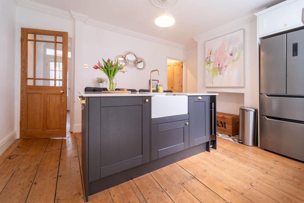 Elegant 3 Bedroom Home In The Centre Of Cheltenham Extérieur photo