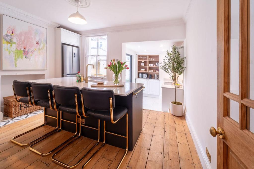 Elegant 3 Bedroom Home In The Centre Of Cheltenham Extérieur photo